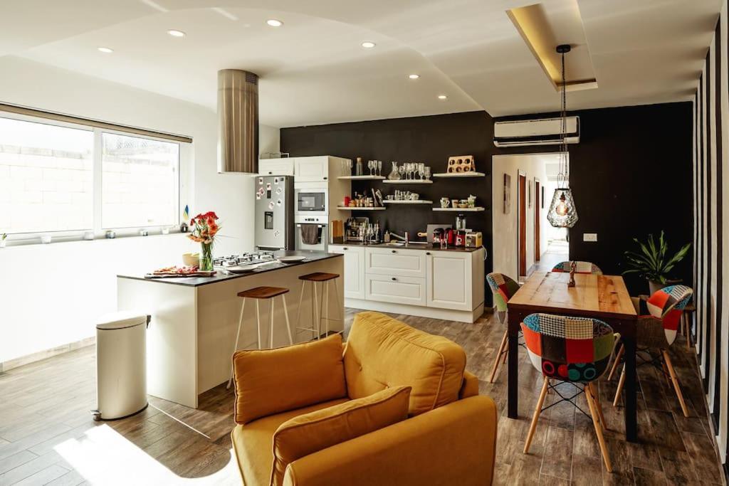 Ferienwohnung Luxury Designer Penthouse With Private Jacuzzi Sliema Exterior foto