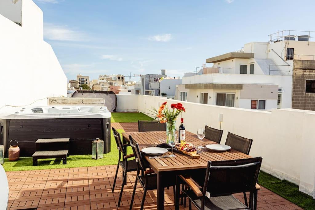 Ferienwohnung Luxury Designer Penthouse With Private Jacuzzi Sliema Exterior foto