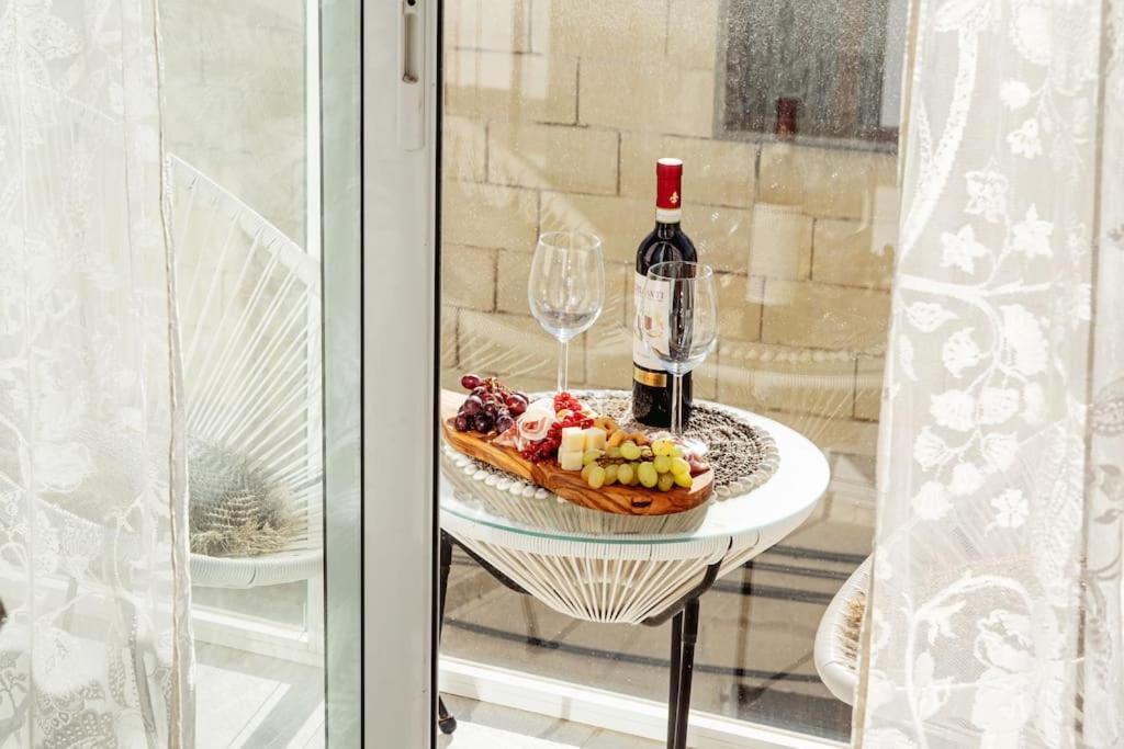 Ferienwohnung Luxury Designer Penthouse With Private Jacuzzi Sliema Exterior foto